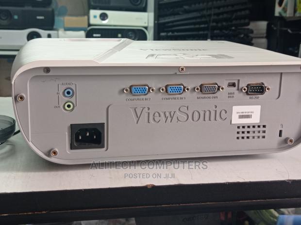 Short Throw Projector - thumbnail 3