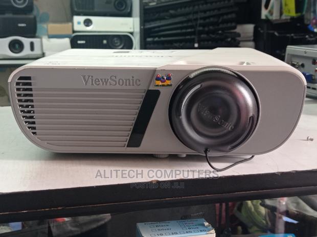 Short Throw Projector - thumbnail 4