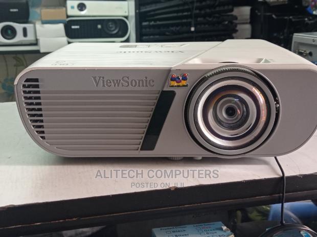 Short Throw Projector - thumbnail 2