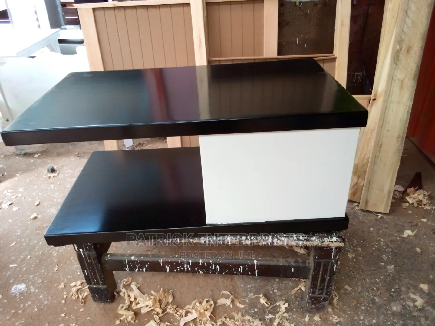 Morden Coffee Table 4 by 2 Fitts