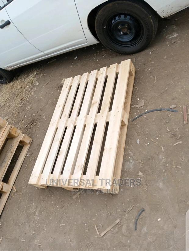 STORAGE PALLETS - Plastic and Also Wooden Pallets - thumbnail 2