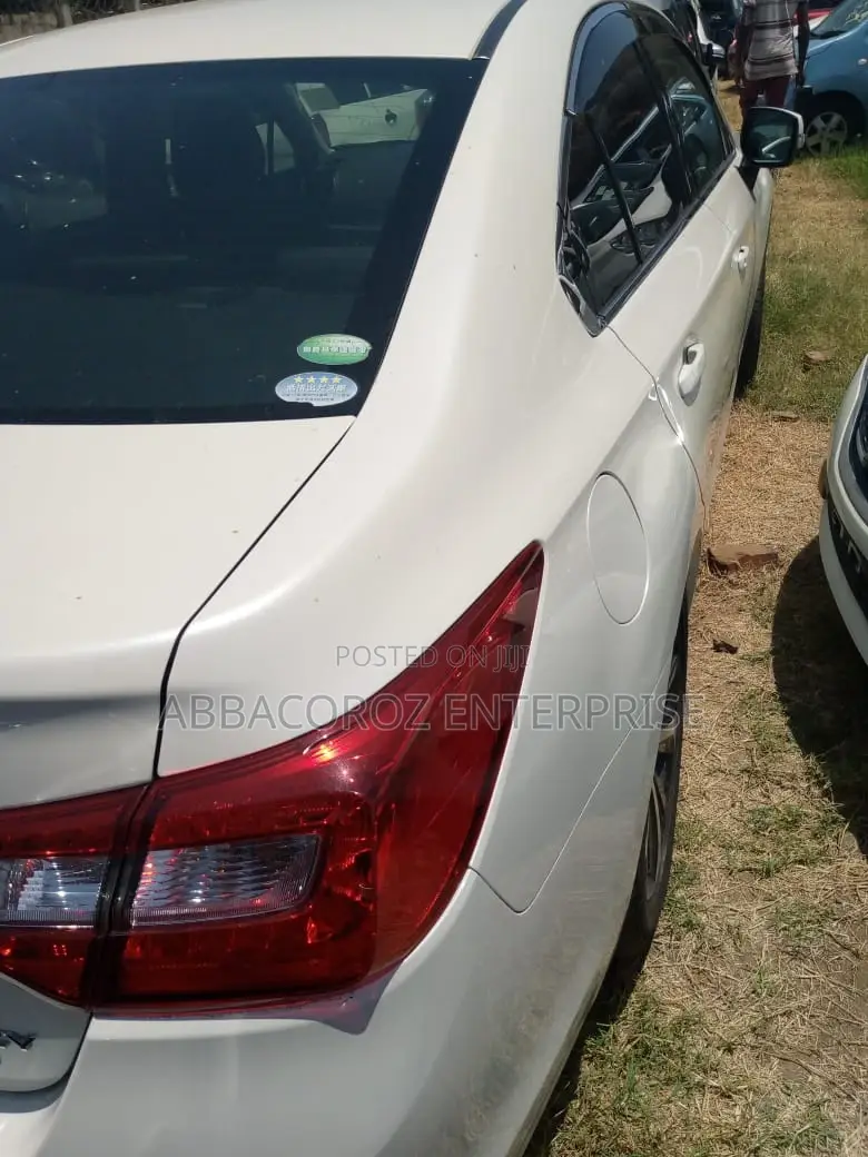 Subaru Legacy 2015 Pearl