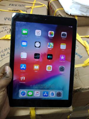 Apple iPad Air 32 GB Gray - main view