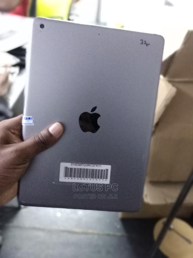 Apple iPad Air 32 GB Gray - thumbnail 2