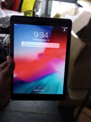Apple iPad Air 32 GB Gray - main view
