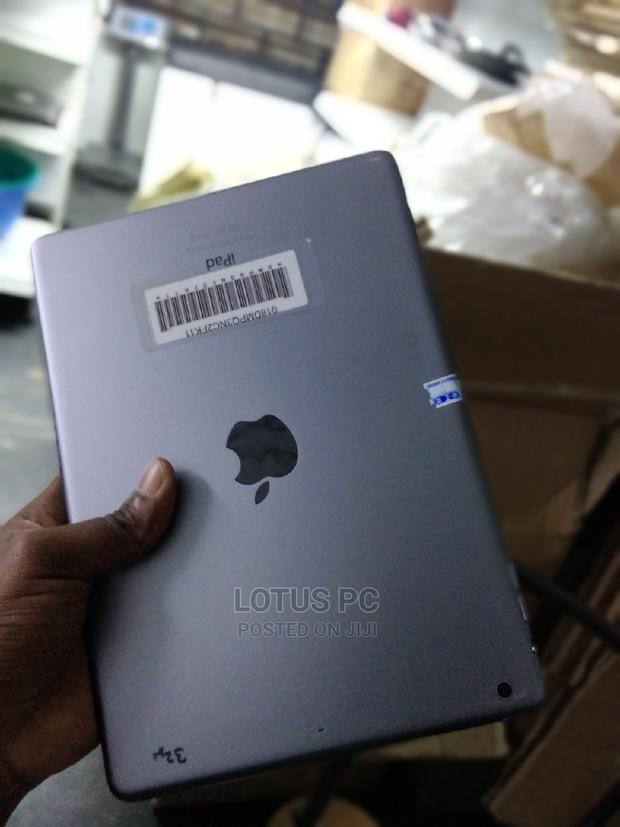 Apple iPad Air 32 GB Gray - thumbnail 2