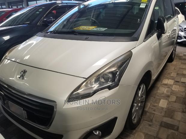 Peugeot 5008 2015 Off White - main view