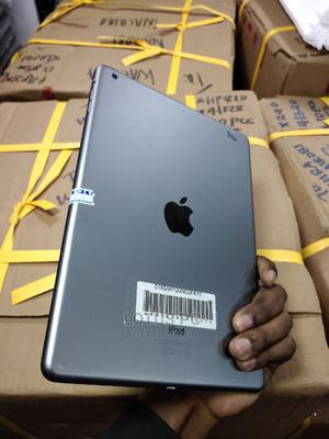 Apple iPad Air 32 GB Gray - main view