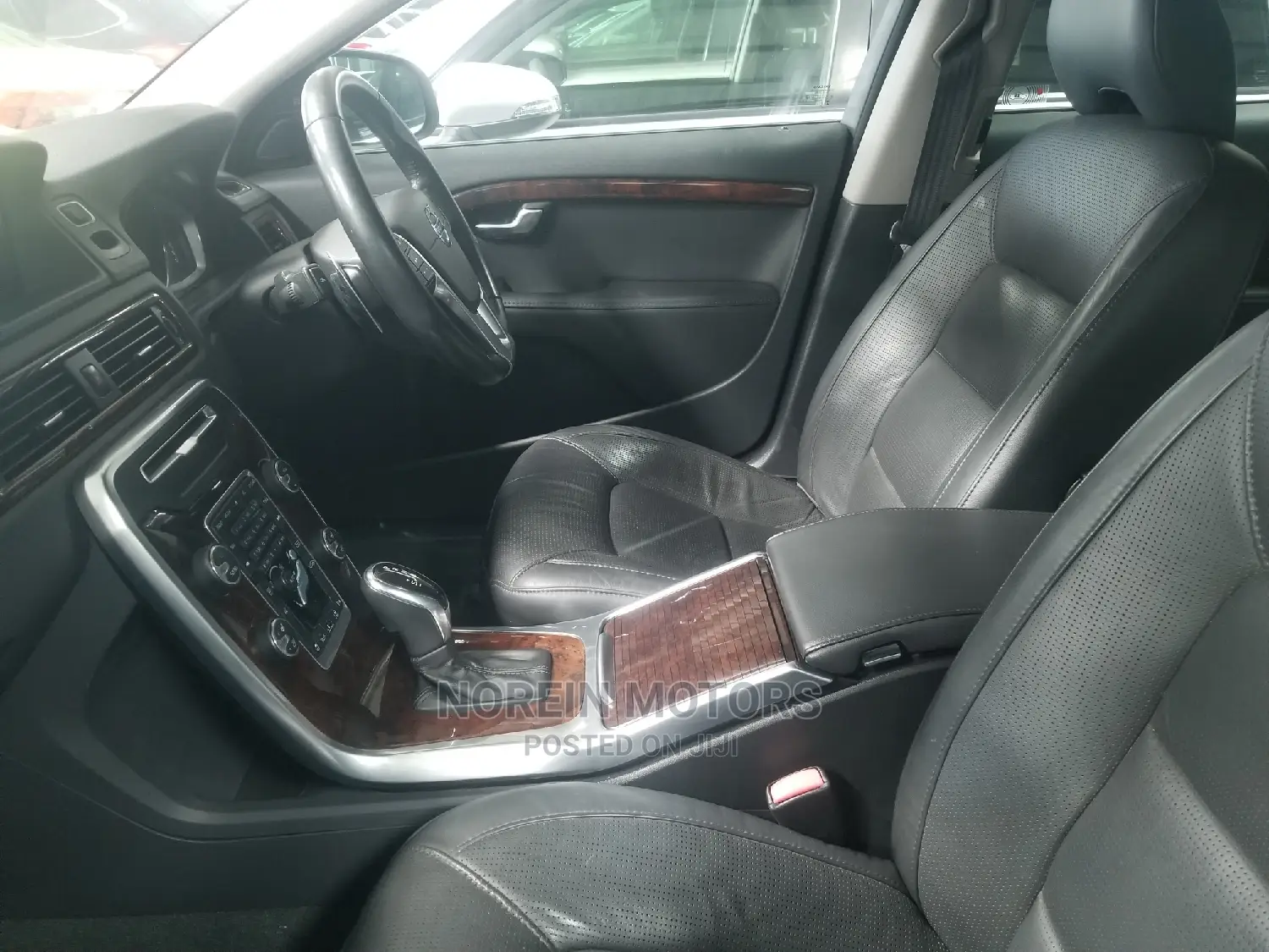 Volvo V70 2013 Black