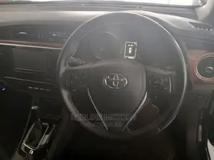 Toyota Auris 2016 Black