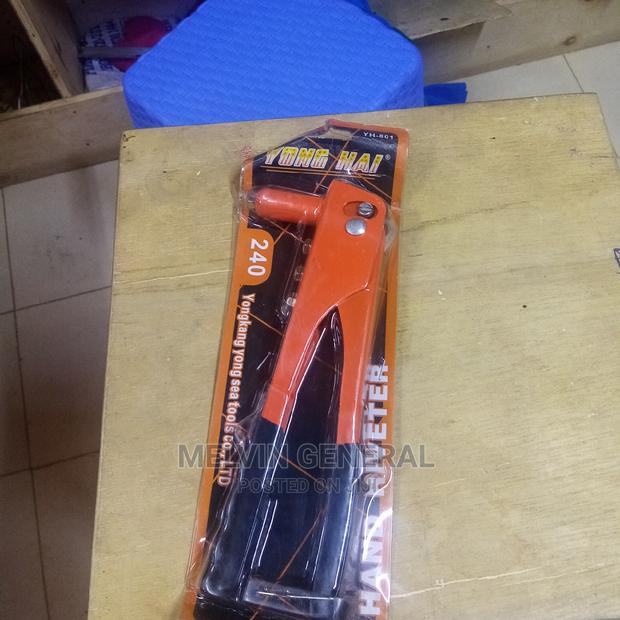 240 Hand Riveter - main view