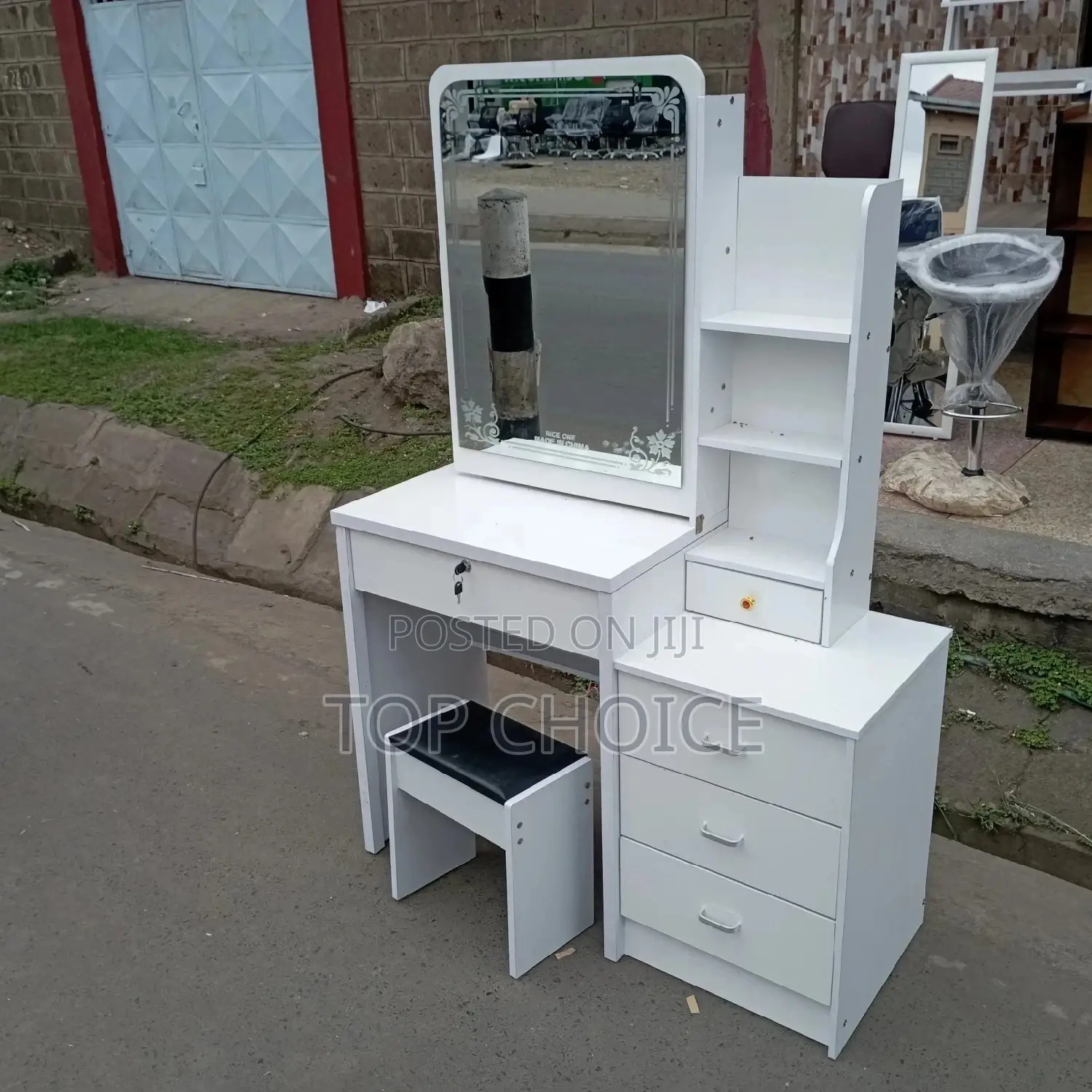 Makeup Table