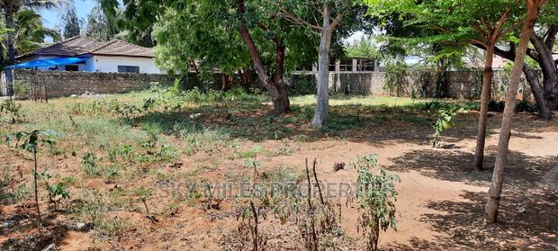 Mtwapa Posta Quarter Plot on Sale Wall Fanced - thumbnail 8