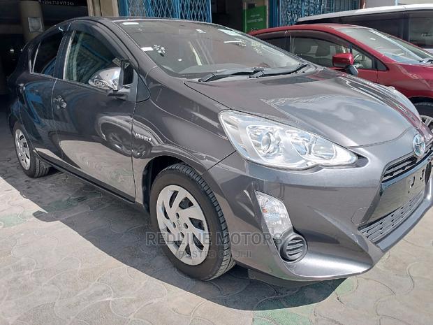 Toyota Aqua 2016 Gray - thumbnail 2