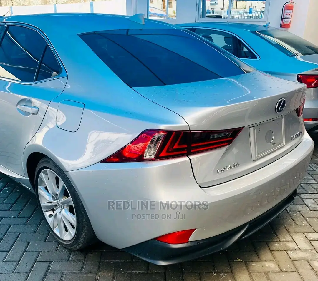 Lexus IS 2016 Silver