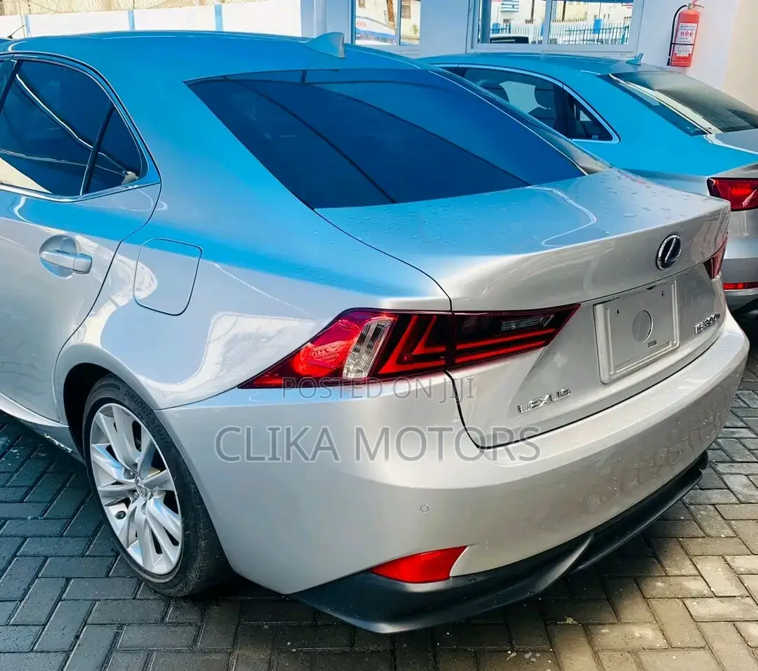 Lexus IS 2016 Silver