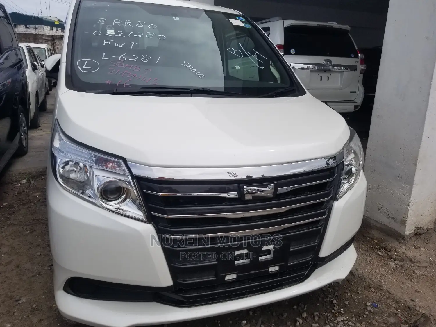 Toyota Noah 2014 White