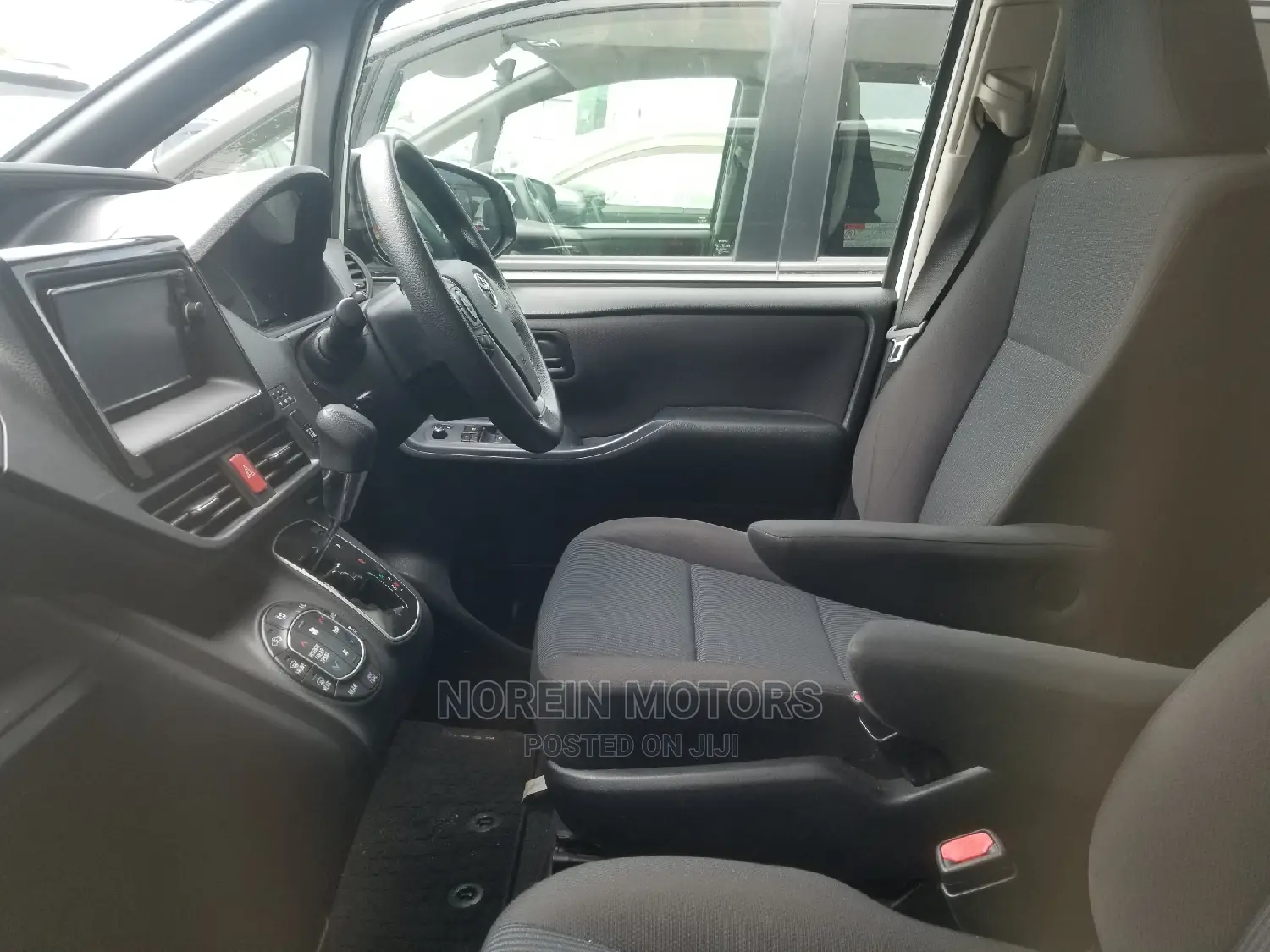 Toyota Noah 2014 White