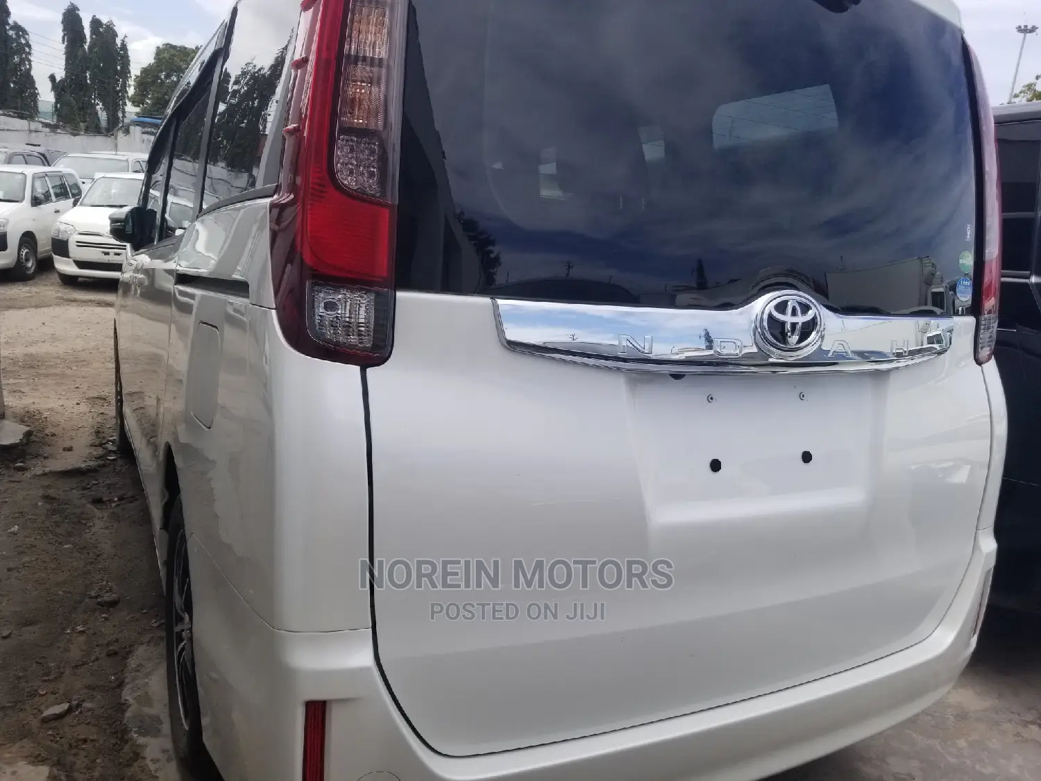 Toyota Noah 2014 White