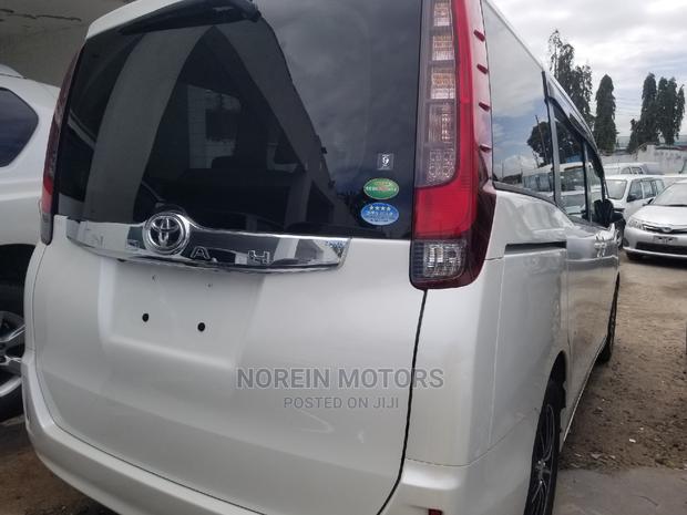 Toyota Noah 2014 White - thumbnail 4