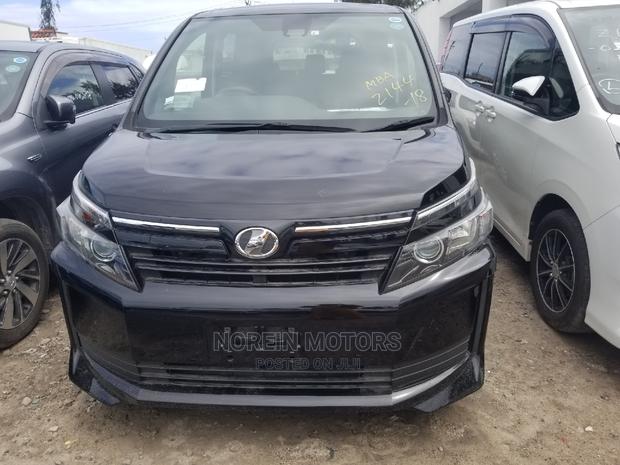 Toyota Voxy SV Premium 2014 Black - main view
