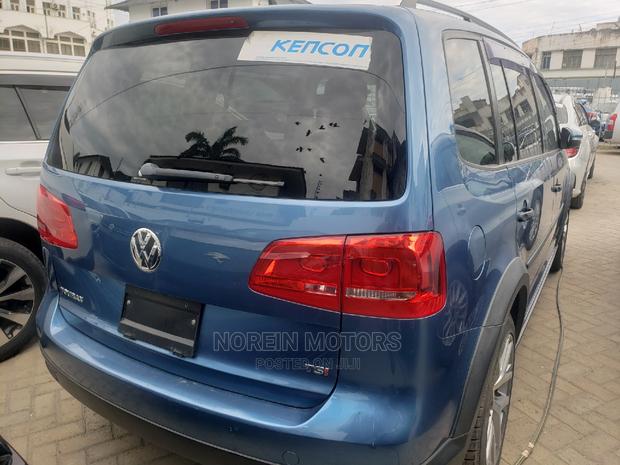 Volkswagen Touran 2015 Blue - thumbnail 2