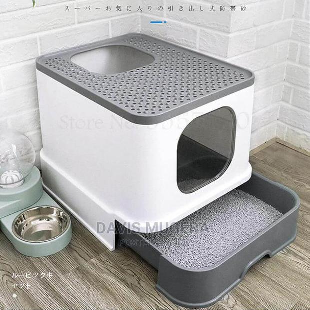 Super Deluxe Enclosed Cat Toilet Litter Box Has Drawer Scoop - thumbnail 3