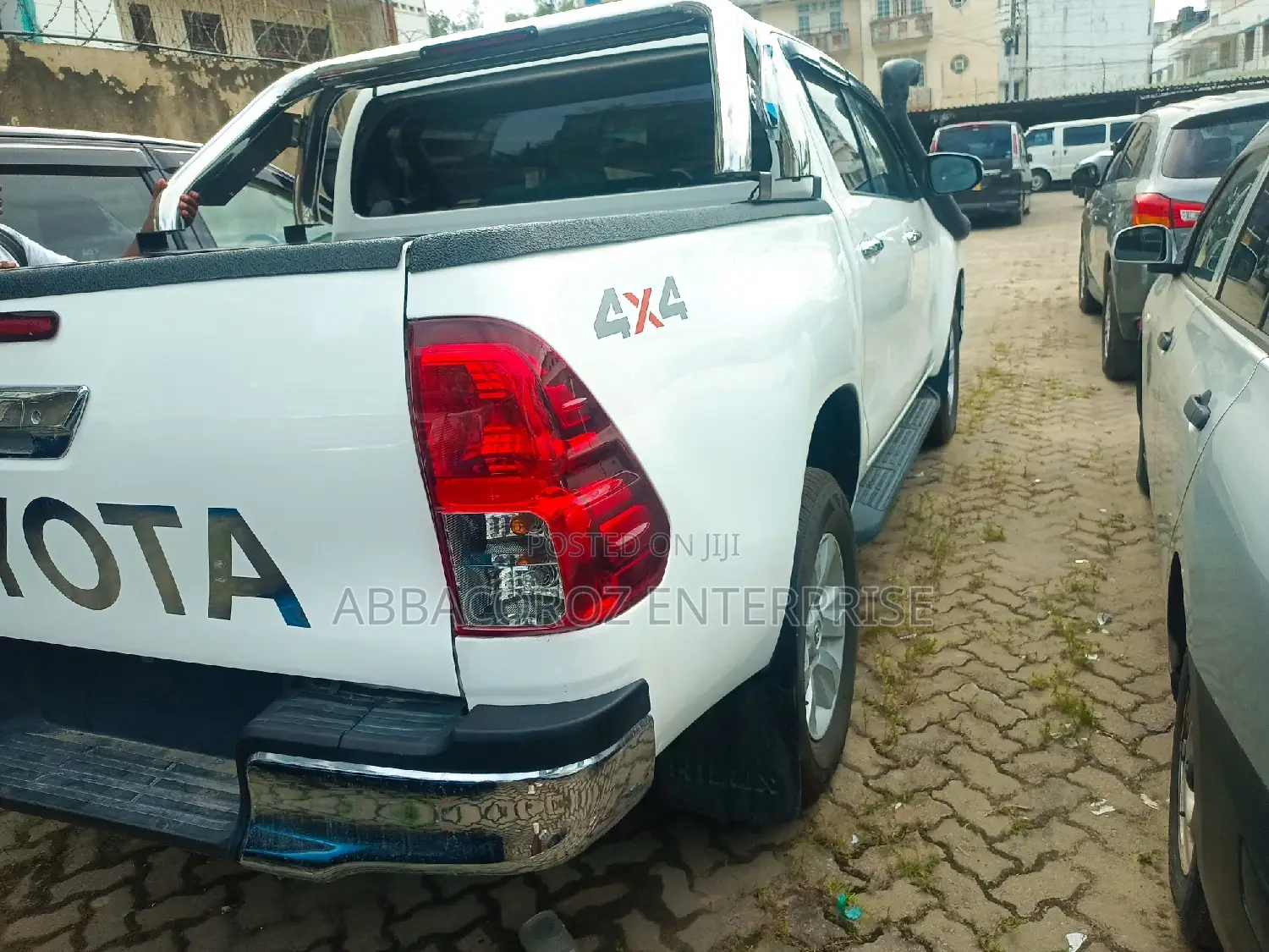 Toyota Hilux WORKMATE 4x4 2016 White