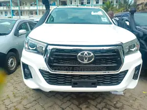 Toyota Hilux WORKMATE 4x4 2016 White