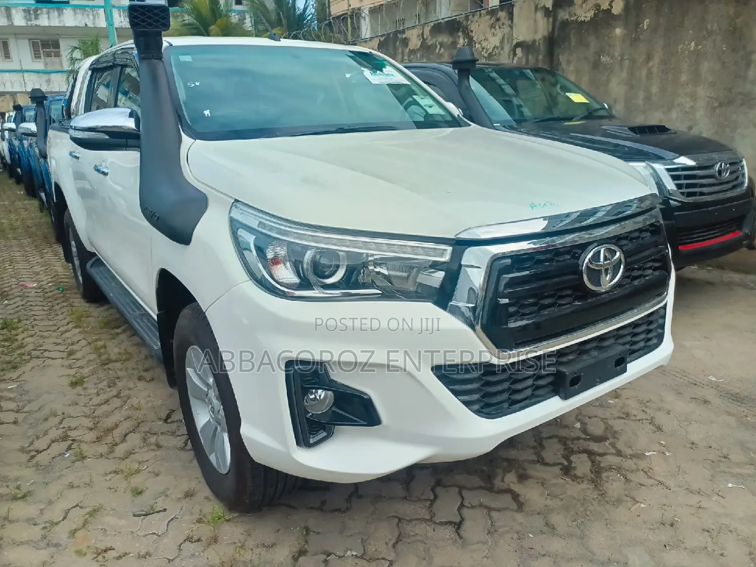 Toyota Hilux WORKMATE 4x4 2016 White