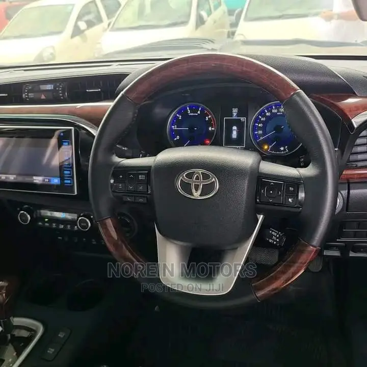 Toyota Hilux 2015 Silver