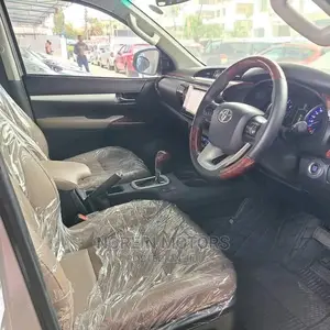 Toyota Hilux 2015 Silver