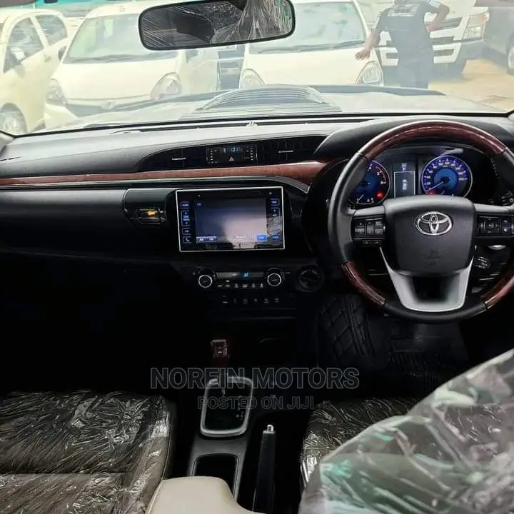 Toyota Hilux 2015 Silver