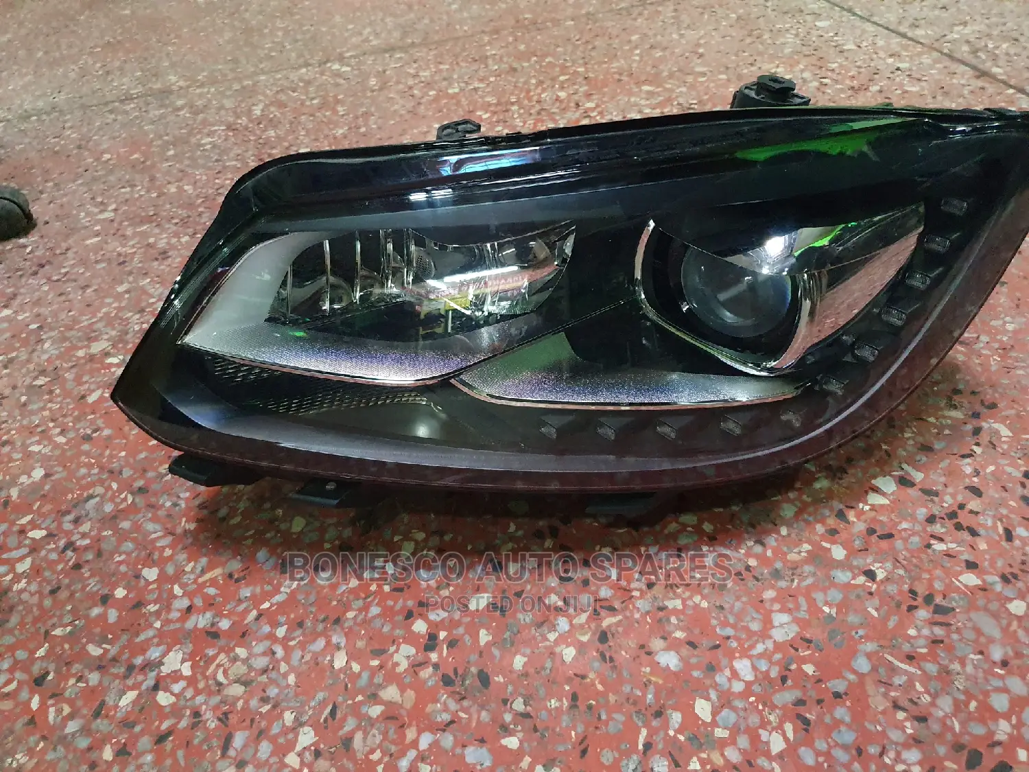 VW Touran 2015 Xenon Headlight Assembly