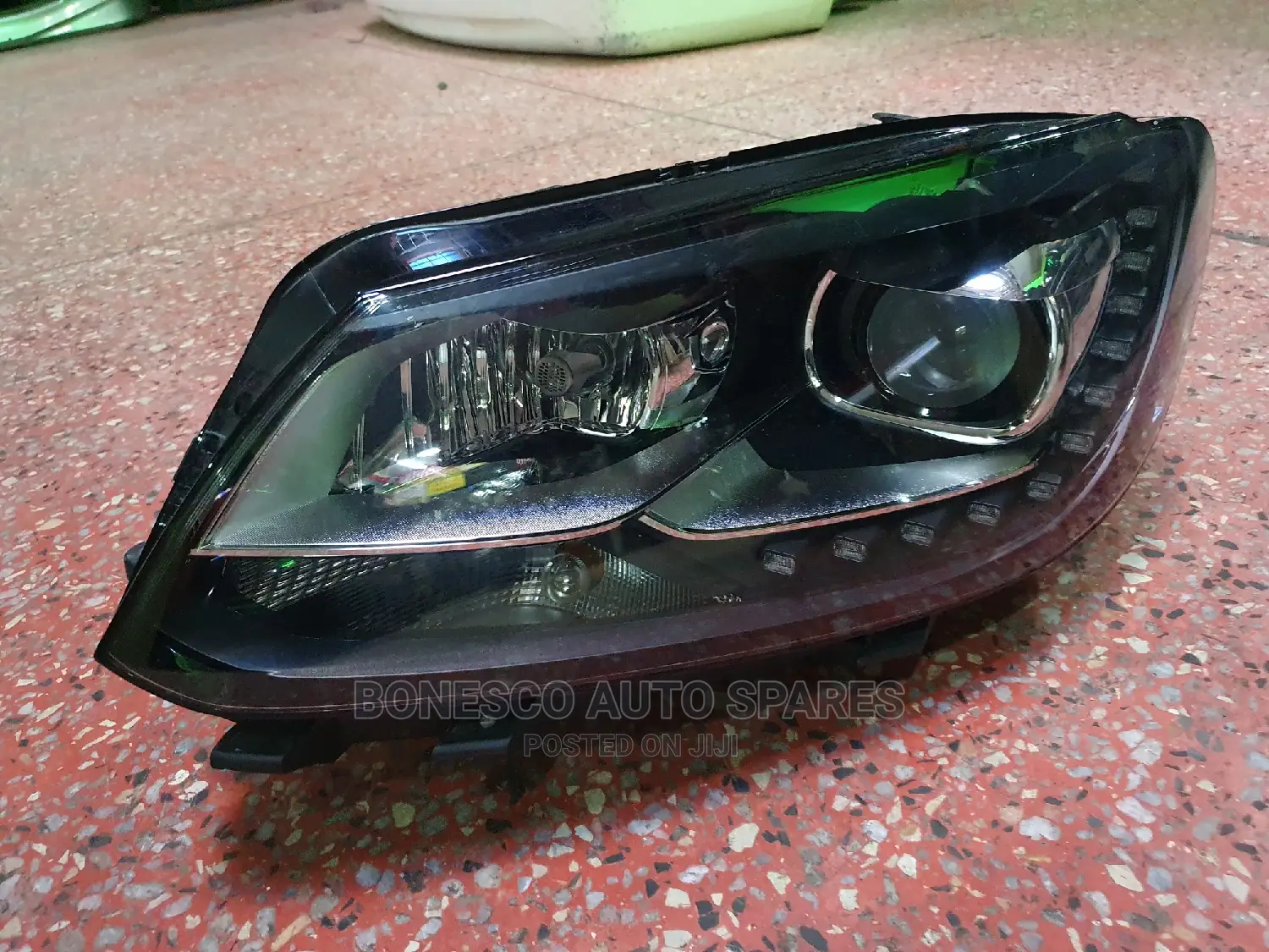 VW Touran 2015 Xenon Headlight Assembly