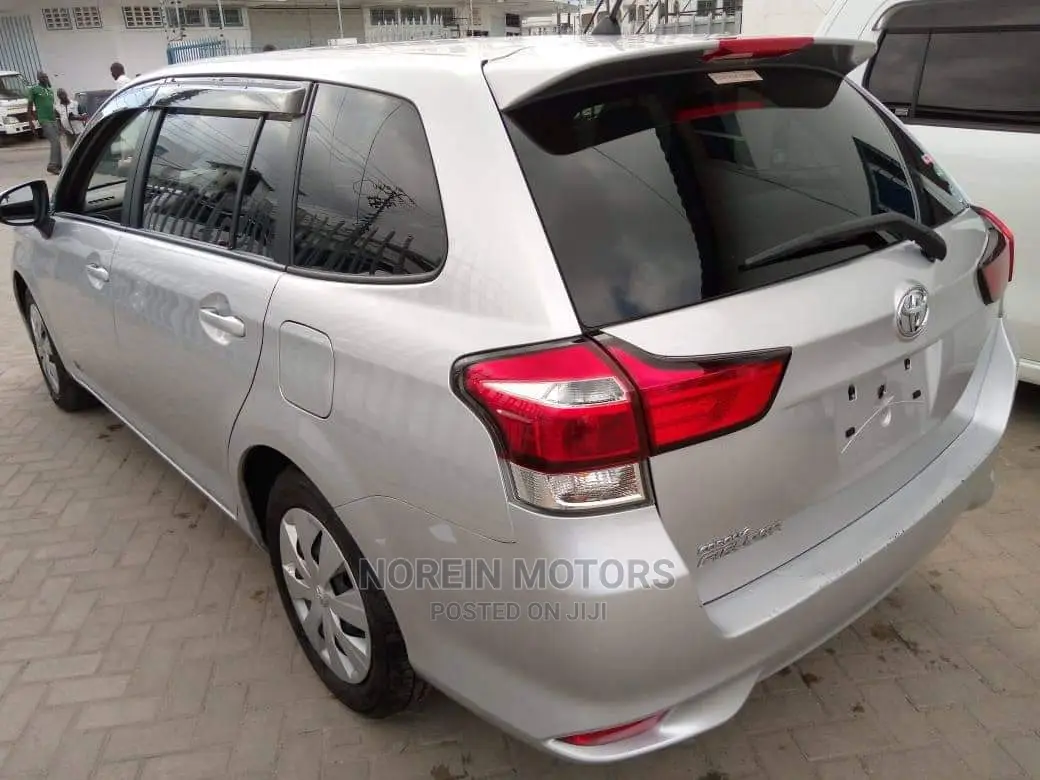 Toyota Corolla Fielder 2015 Silver