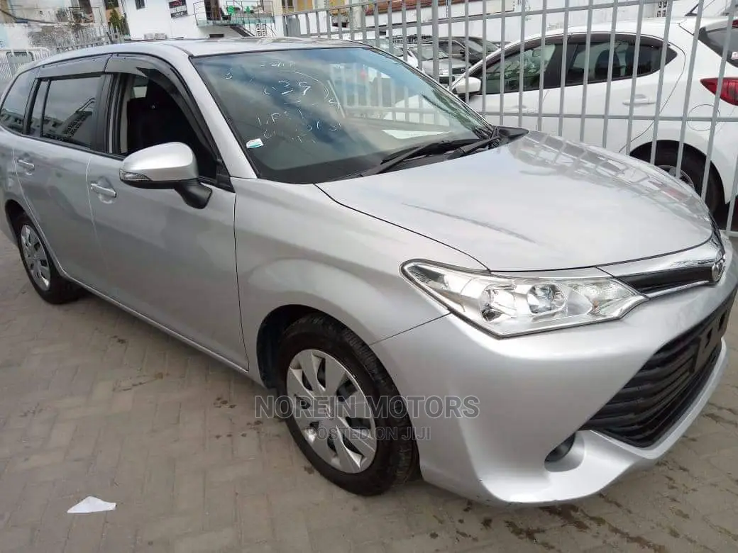 Toyota Corolla Fielder 2015 Silver