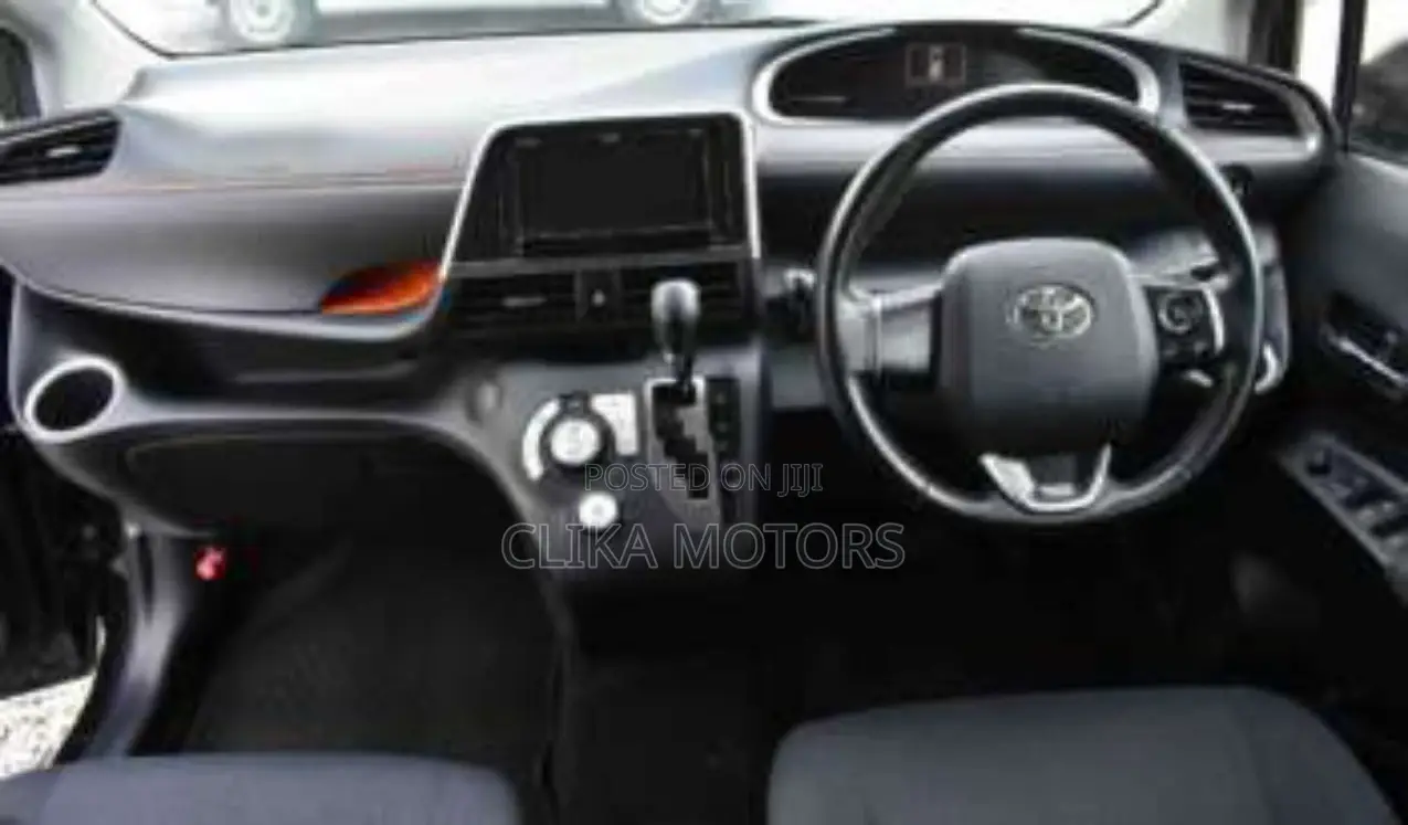 Toyota Sienta 2017 Black