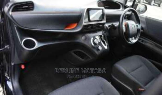 Toyota Sienta 2017 Black - thumbnail 4
