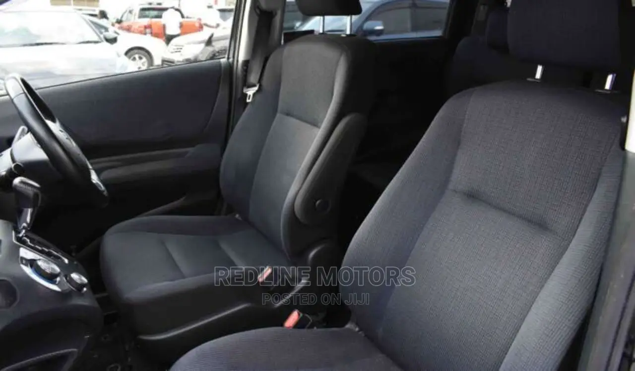 Toyota Sienta 2017 Black