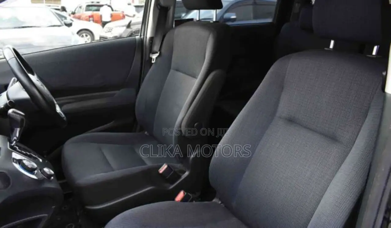 Toyota Sienta 2017 Black