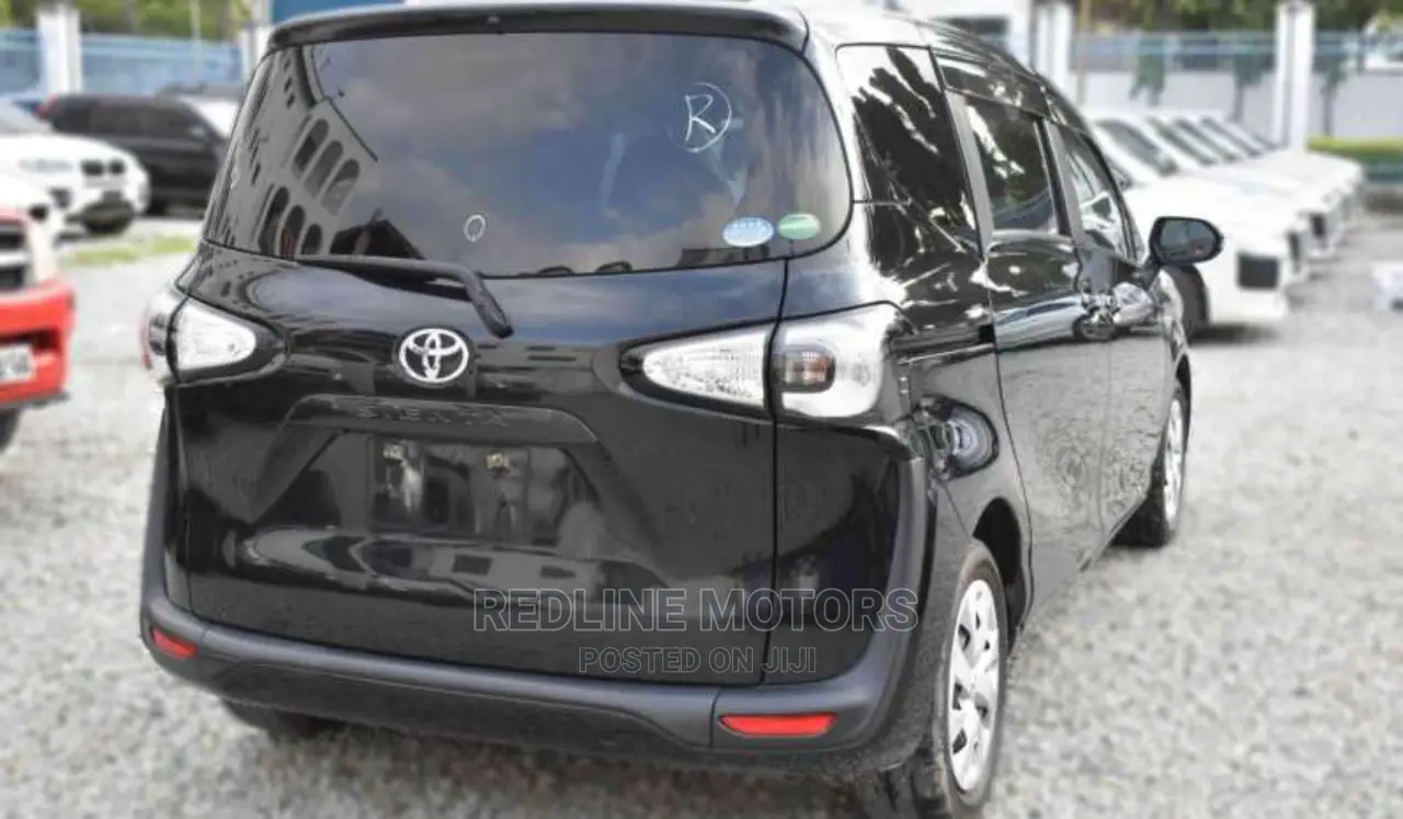 Toyota Sienta 2017 Black