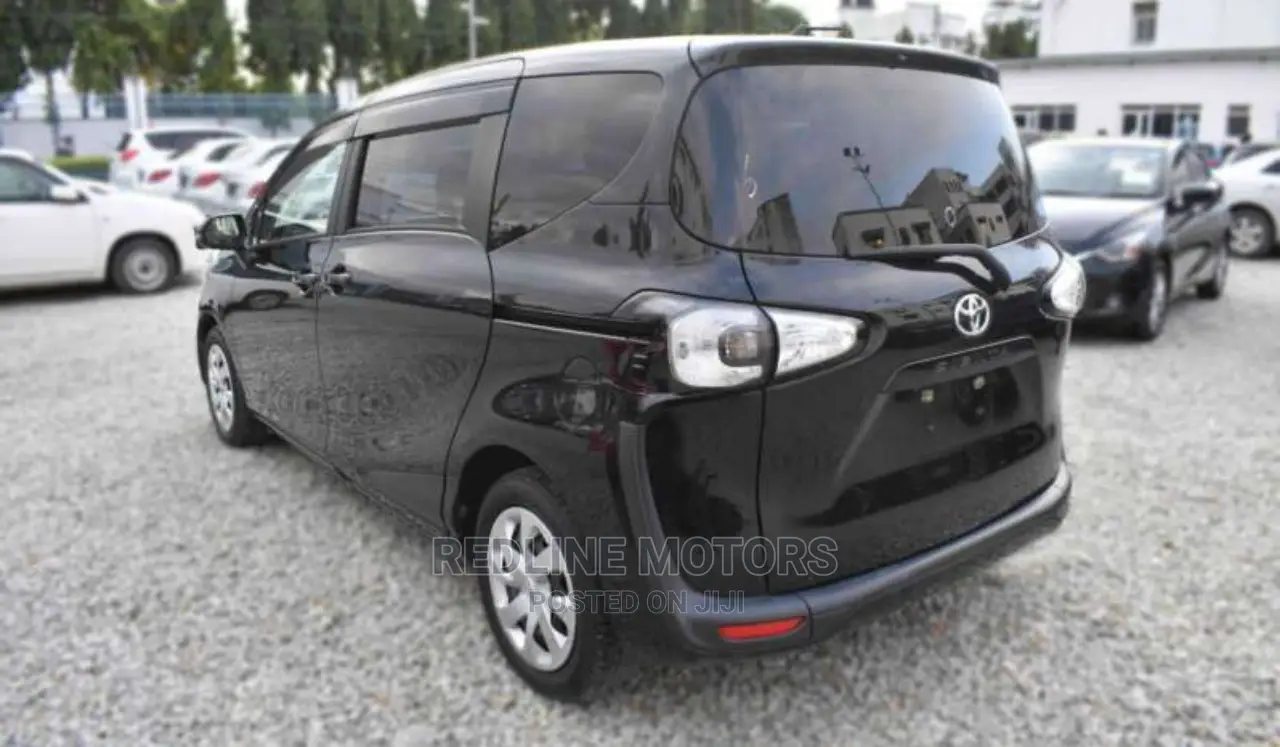 Toyota Sienta 2017 Black