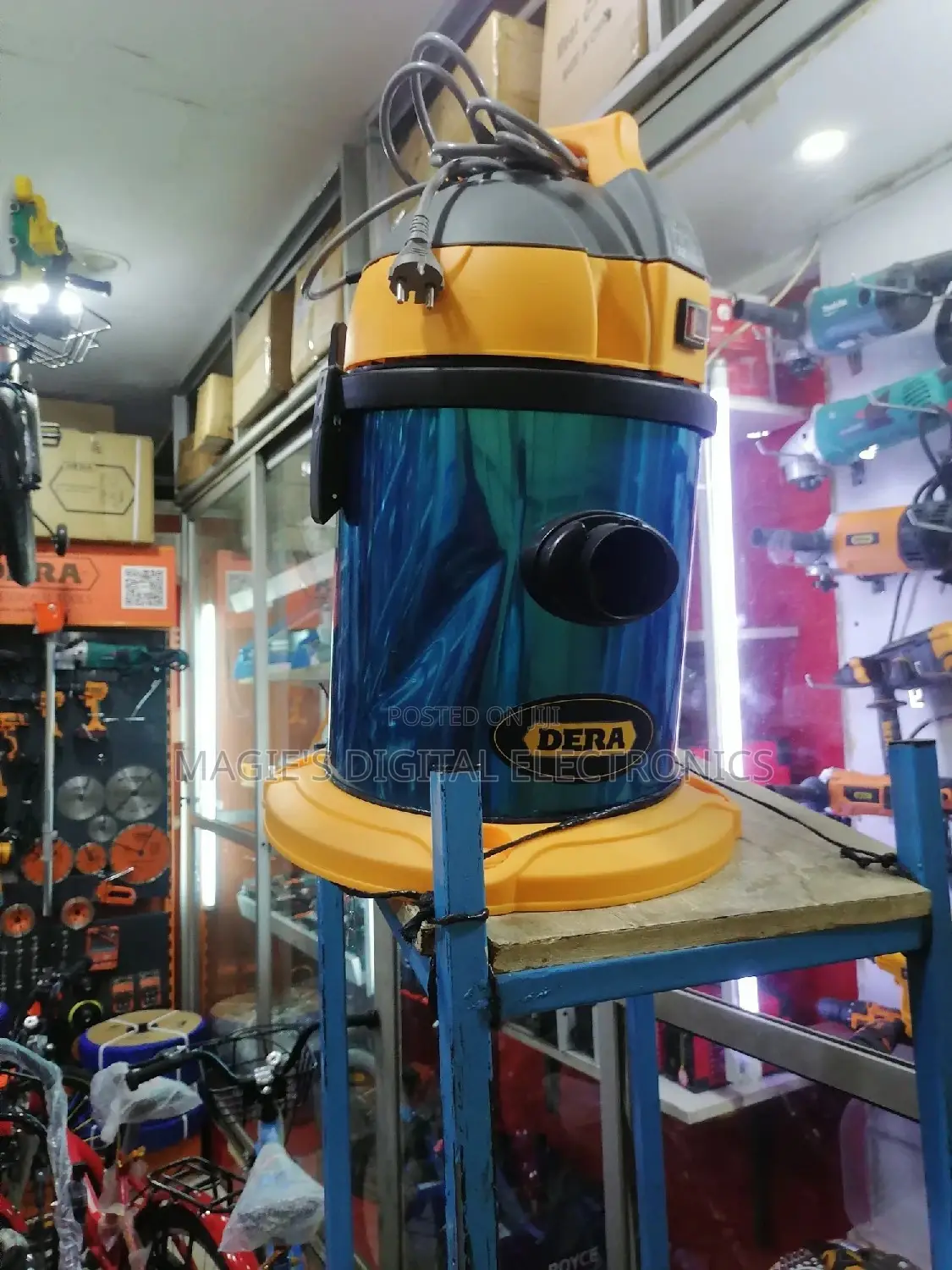 Dera Vacuum Cleaner