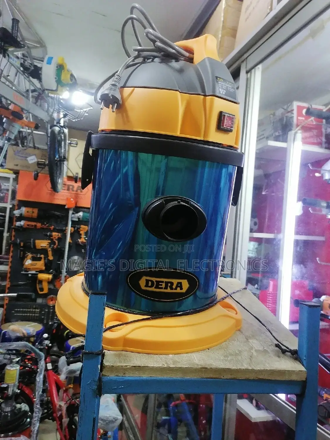 Commercial Electric Dera Vacuum Cleaner