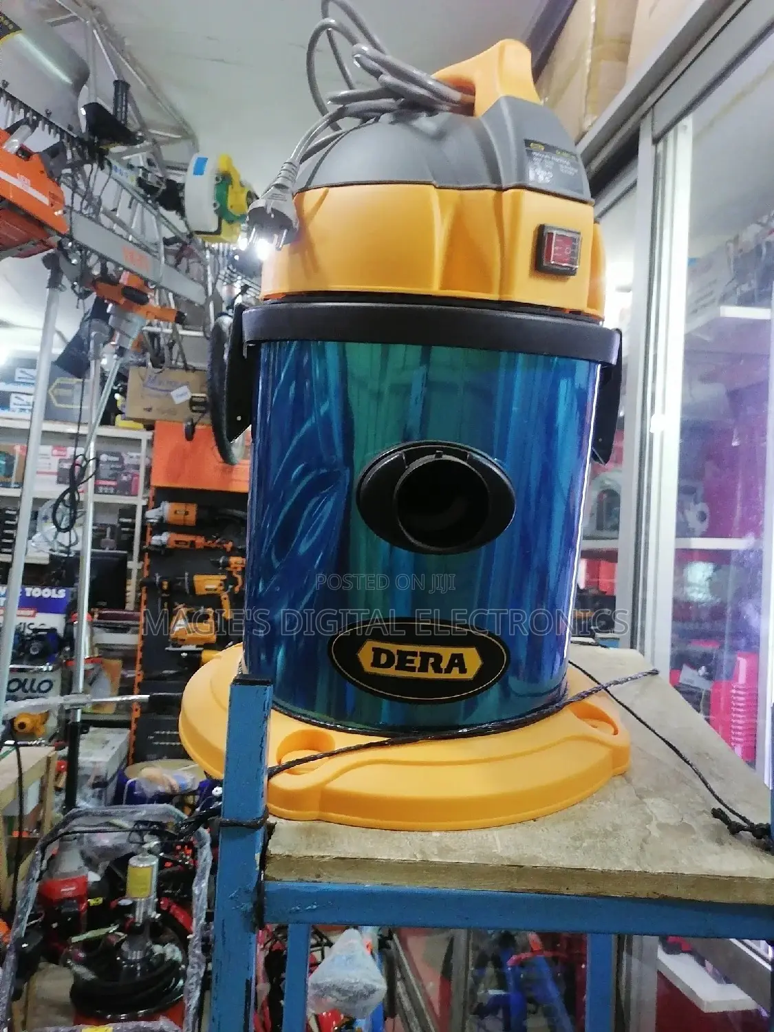 10l Dera Vacuum Cleaner