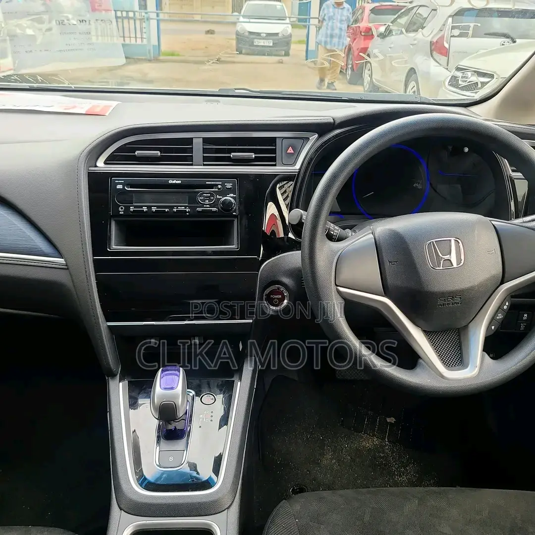 Honda Fit Shuttle 2016 White