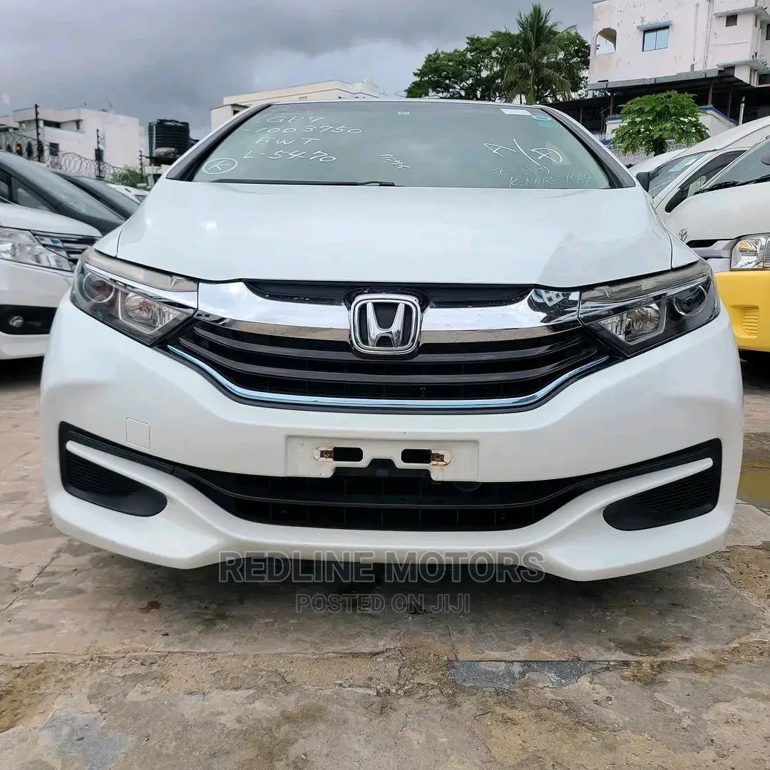 Honda Fit Shuttle 2016 White