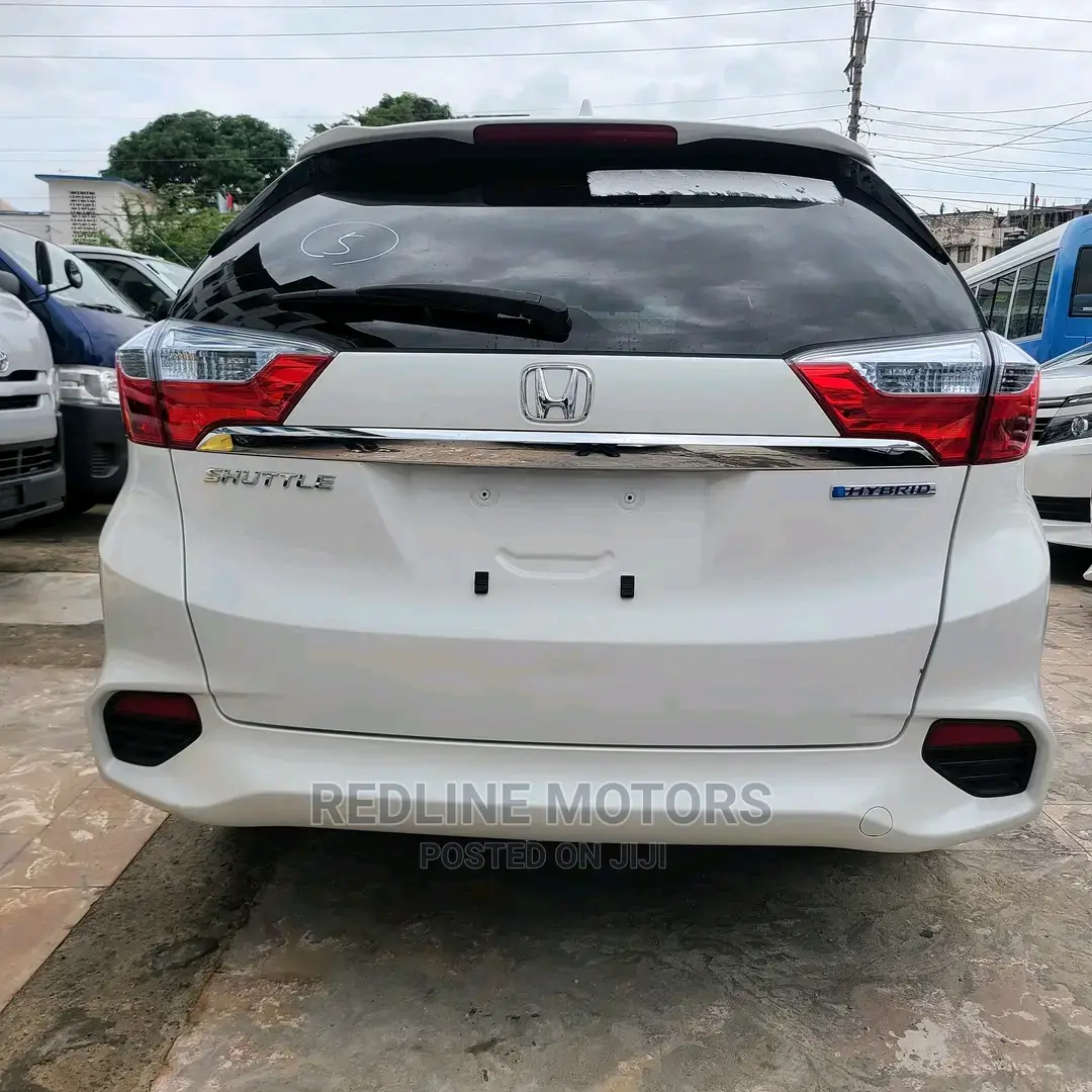 Honda Fit Shuttle 2016 White