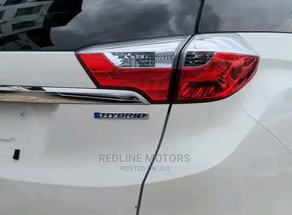Honda Fit Shuttle 2016 White